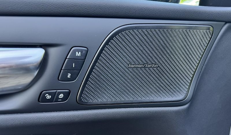 Volvo V60 T6 AWD Ultra Dark // REZERVACE - fotka 12 z 36