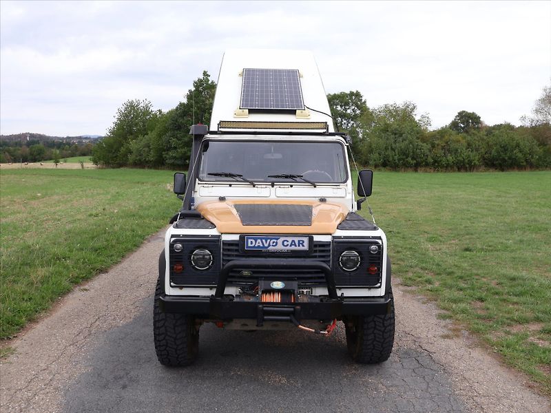 Land Rover Defender 2,5 110 Hard Top - fotka 10 z 40