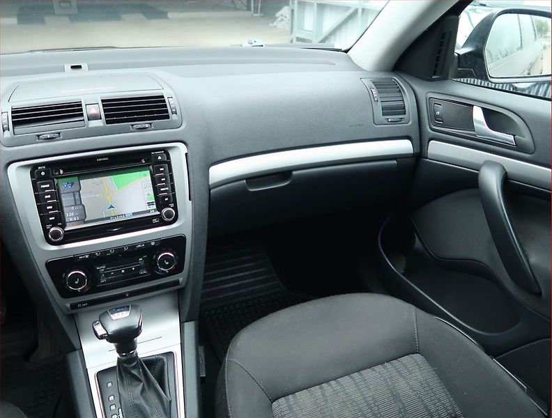 Škoda Octavia (2011) Elegance 1.6 TDI, Automat - fotka 8 z 17