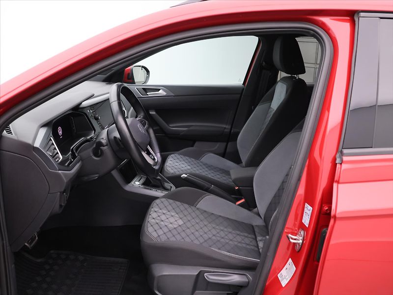 Volkswagen Taigo 1,0 TSI DSG R-Line Virtual DPH - fotka 8 z 26