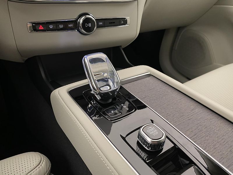 Volvo XC90 (2026) T8 AWD RECHARGE BRIGHT PLUS 7m - fotka 38 z 71