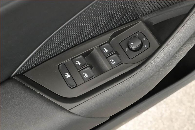 Škoda Octavia (2023) Ambition 2.0 TDI, ČR,1.maj - fotka 9 z 16