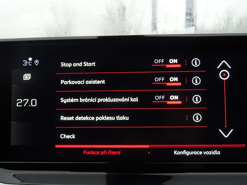 Peugeot 2008 (2023) ALLURE PACK 1.5 BHDi 130k EAT8 - fotka 32 z 41