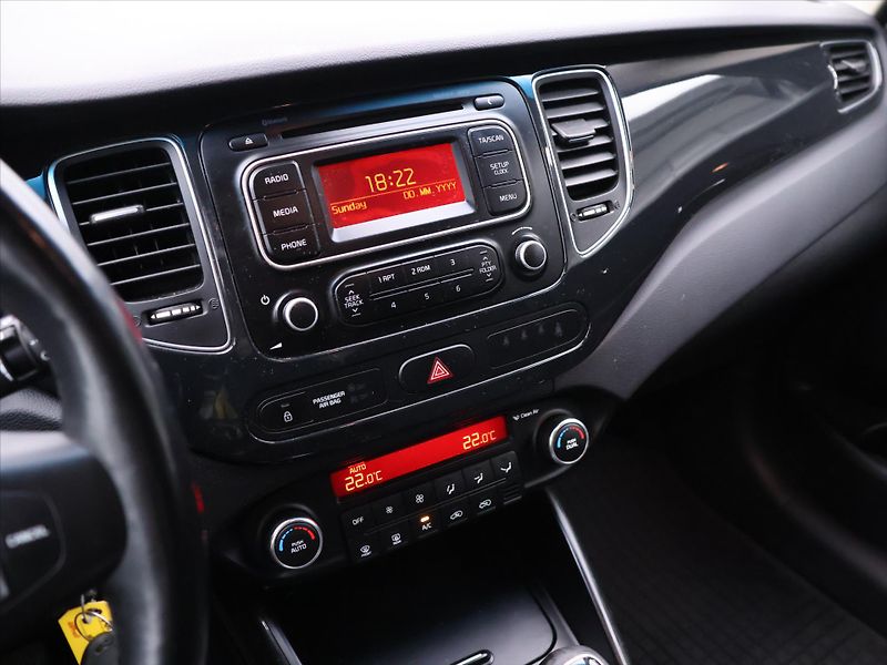Kia Carens 1,7 CRDi 85kW CZ Comfort 2.Maj - fotka 18 z 29