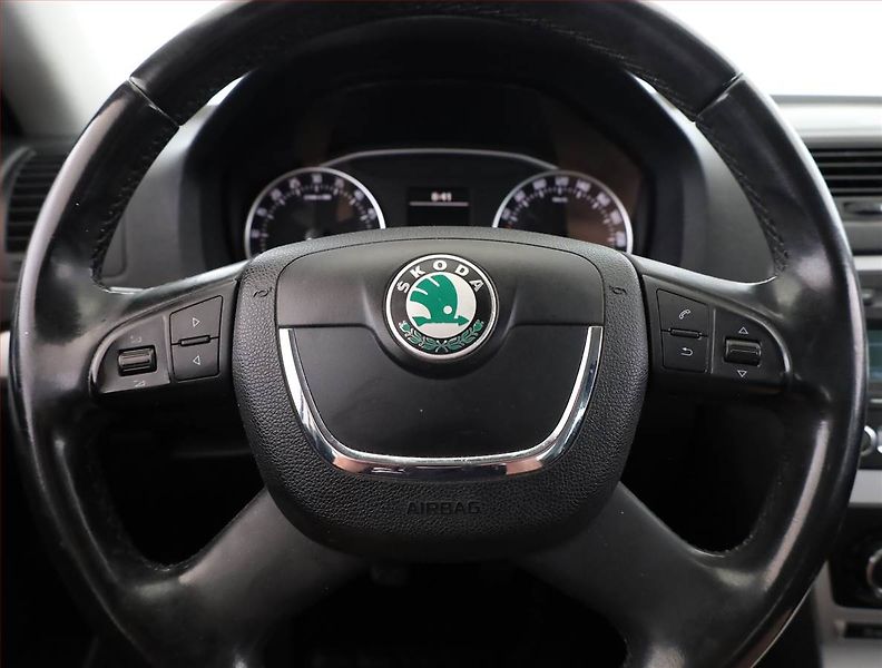 Škoda Octavia (2011) 2.0 TDI, Tempomat - fotka 8 z 14