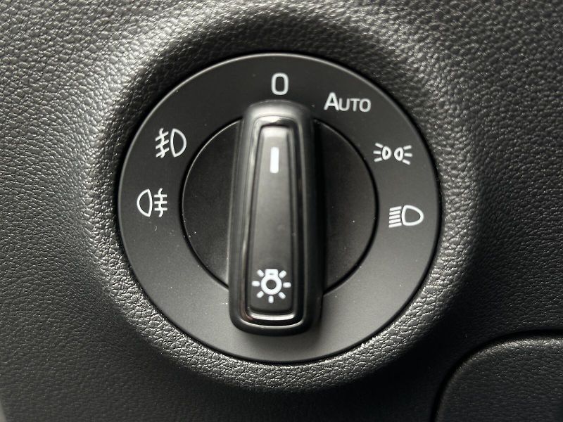 Škoda Karoq 1.5TSi DSG 150PS LED V.Cockpit - fotka 12 z 38