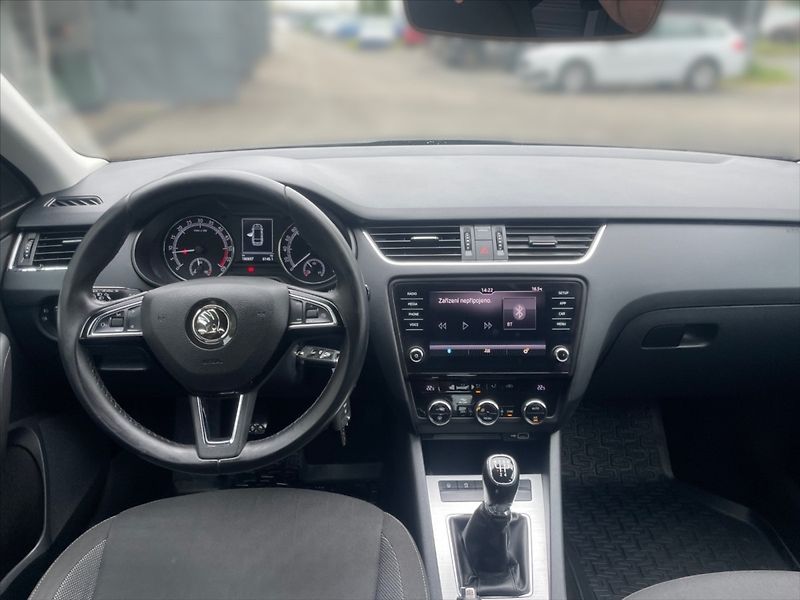 Škoda Octavia 1,6 TDI 85 Ambition - fotka 9 z 11