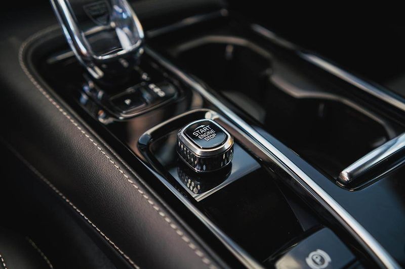 Volvo S90 (2024) T8 Recharge - fotka 28 z 32