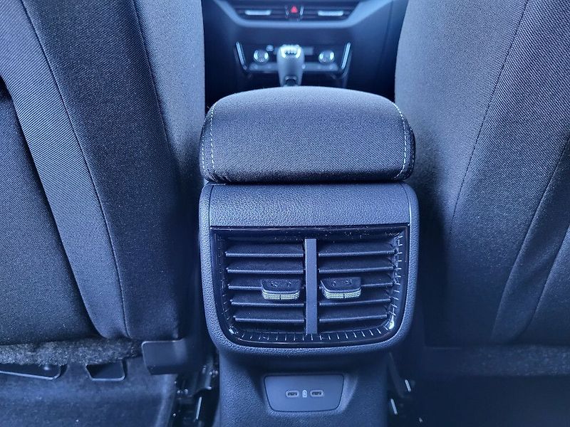 Škoda Fabia Dynamic 1,0TSI 85kW - fotka 29 z 30