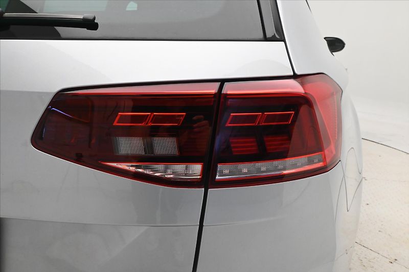 Volkswagen Passat 2,0 TDI 110kW DSG Business Zár - fotka 31 z 32