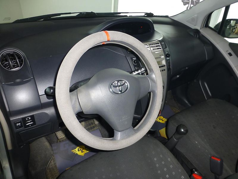 Toyota Yaris (2007) 1,3i-64KW**KLIMA*TAŽNÉ***5DV - fotka 11 z 24