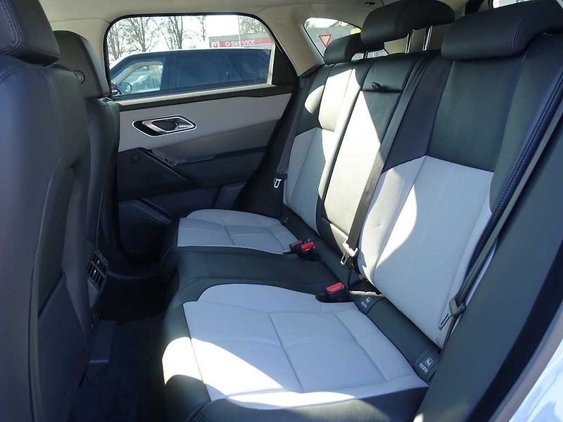 Land Rover Range Rover Velar 3,0 Dynamic SE D300 - fotka 15 z 41