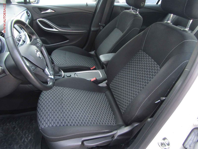 Opel Astra (2018) 1.6CDTi Sports Tourer, ČR - fotka 9 z 20