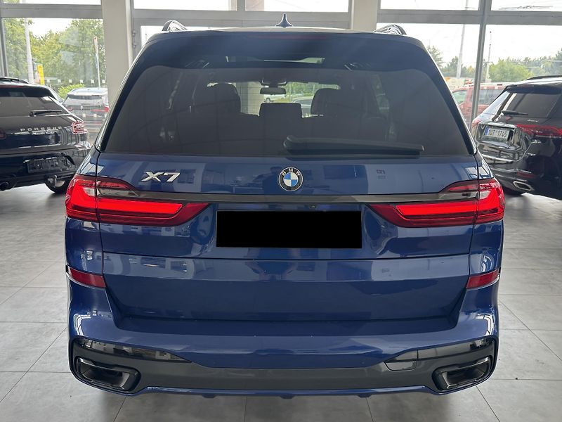 BMW X7 (2022) xDrive 40d M Sports - fotka 6 z 42