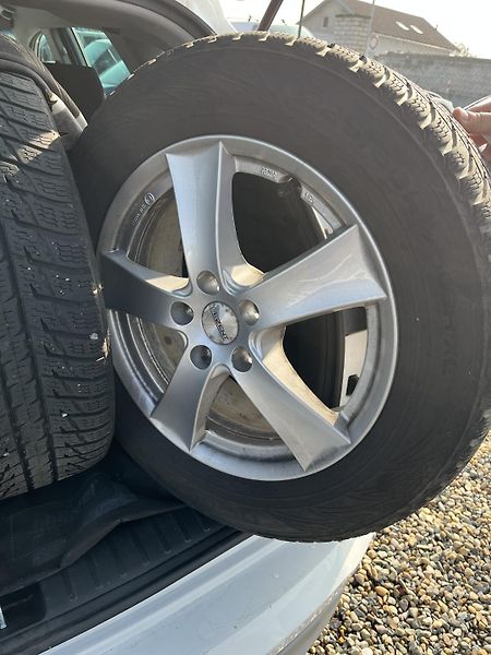 Hyundai Tucson 2.0 CRDi 4x4 ČR - fotka 31 z 33