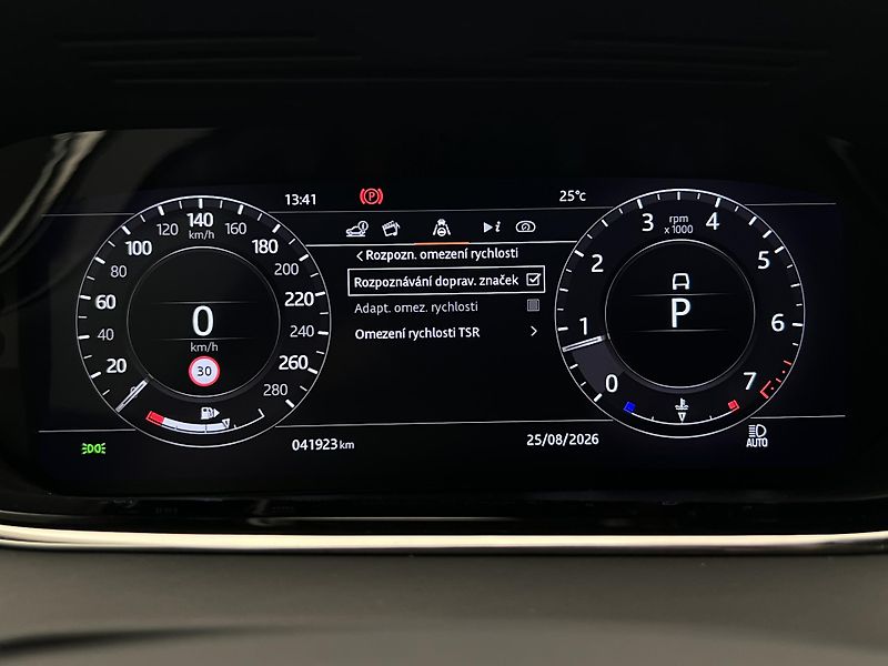Land Rover Range Rover Evoque P200 R-DYNAMIC HSE AUT CZ - fotka 45 z 48