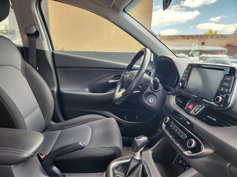 Hyundai i30 1.6-SPOTŘEBA CCA5.5l/100KM - fotka 12 z 12