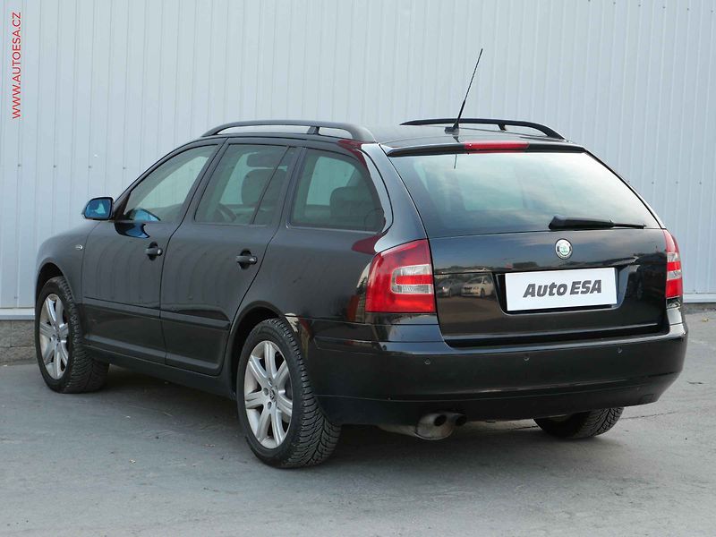 Škoda Octavia (2007) 2.0FSI, Xenon, šíbr, kůže - fotka 6 z 19