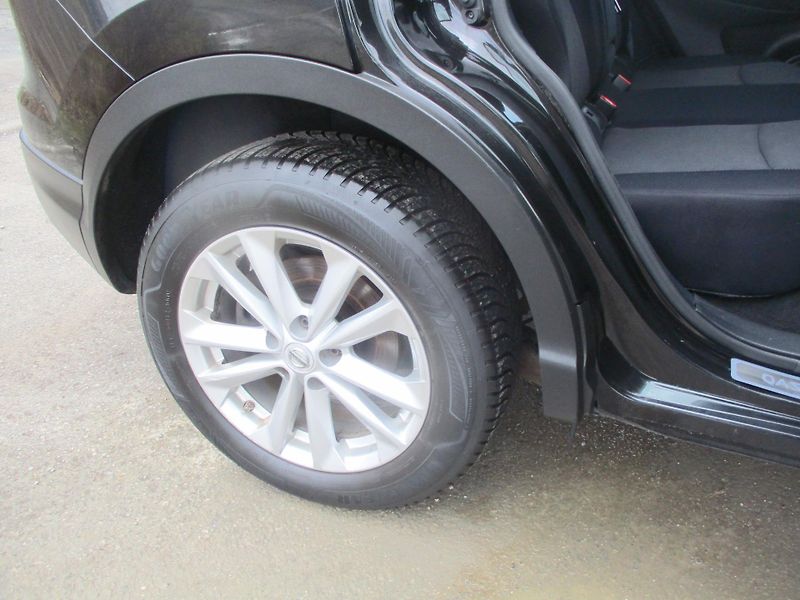 Nissan Qashqai 1.6DIG-T 120kW NAVI VÝHŘEV - fotka 32 z 43