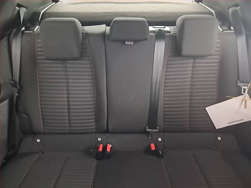 Peugeot 2008 (2020) Active 1.2 PureTech, ČR,1.maj - fotka 10 z 19