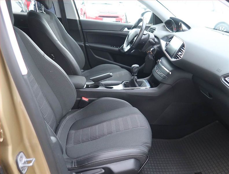 Peugeot 308 (2018) 1.2 PureTech, Serv.kniha - fotka 9 z 14