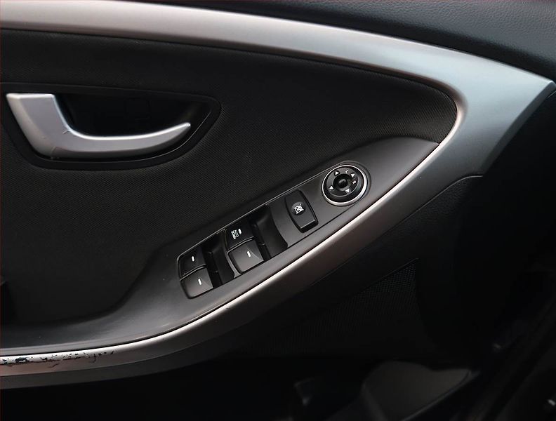 Hyundai i30 (2016) 1.6 GDI, ČR,1.maj, Tempomat - fotka 17 z 17