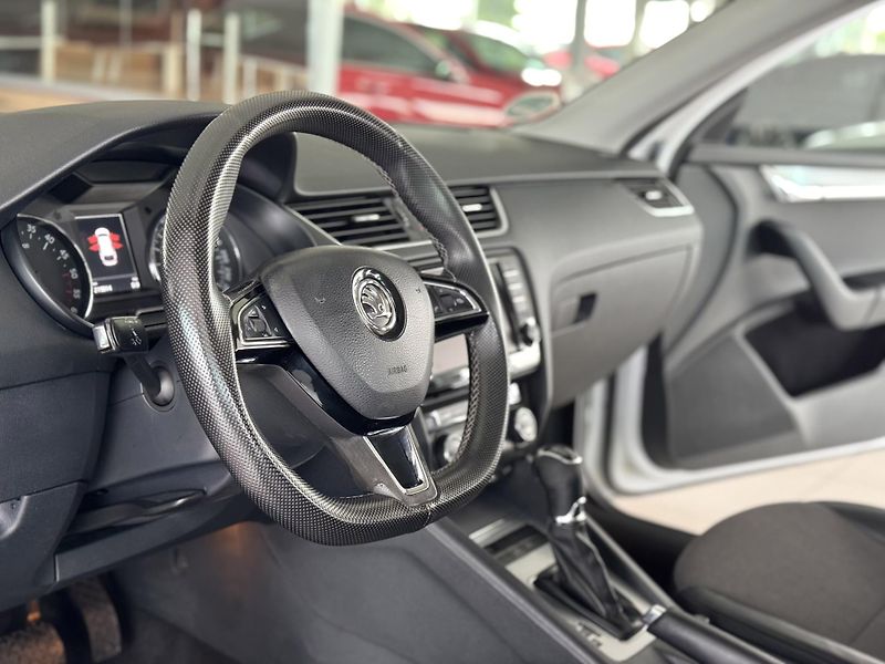 Škoda Octavia 2,0TDI DSG*Navi*Xenon*Kamera - fotka 12 z 36