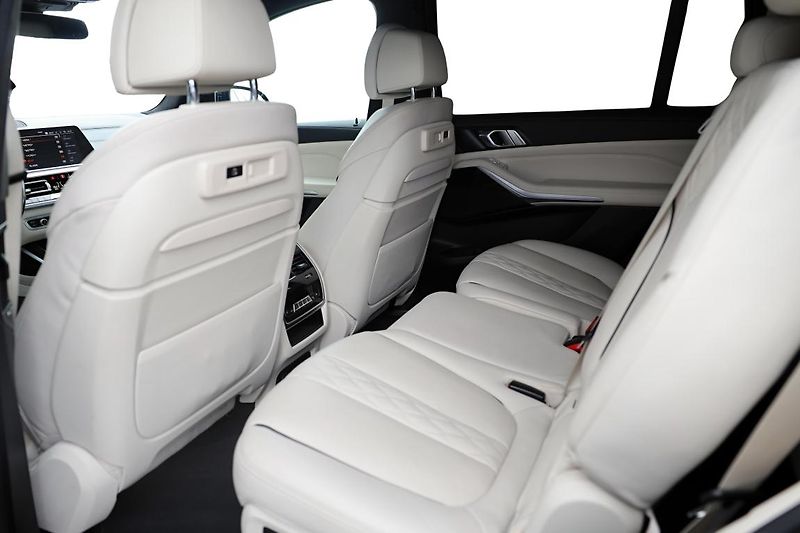 BMW X7 xDrive40i - fotka 10 z 15
