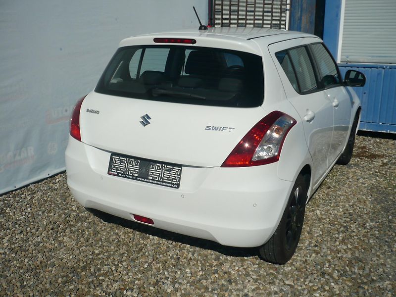 Suzuki Swift 1.2i 69Kw Klimatizace - fotka 8 z 25