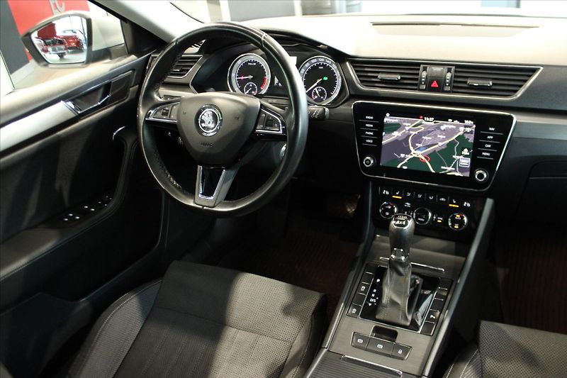 Škoda Superb TDi 140kW DSG 4x4 Style ACC/Ne - fotka 16 z 31