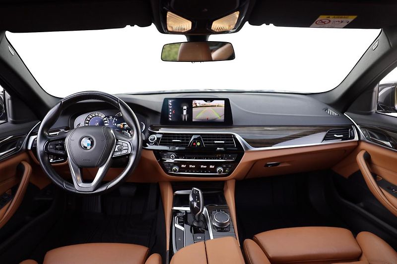 BMW Řada 5 520d xDrive Touring - fotka 10 z 16
