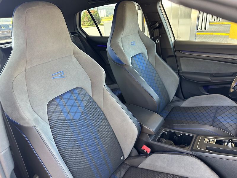 Volkswagen Golf (2021) R 235kW PANOR.NAVI,100%KM - fotka 10 z 24