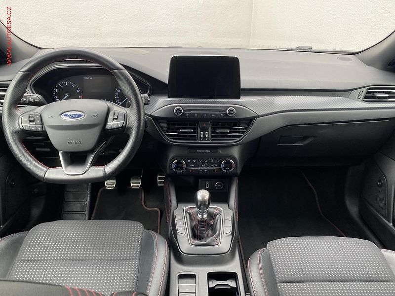Ford Focus (2019) 1.0 EB, ST-Line, LED, navi - fotka 8 z 19