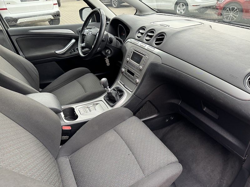 Ford S-MAX (2009) 2.0TDCi Navi 7Míst Tažné Z. - fotka 17 z 45
