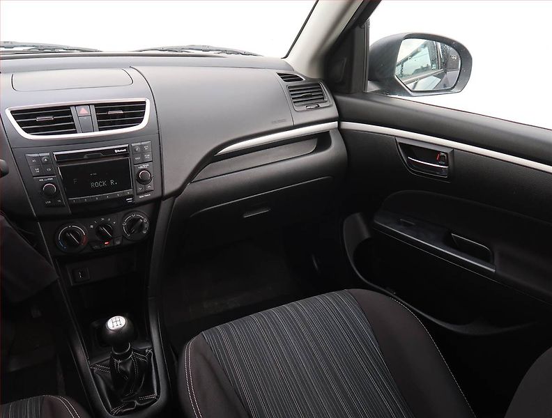 Suzuki Swift (2017) 1.2, Serv.kniha, Tempomat - fotka 8 z 17