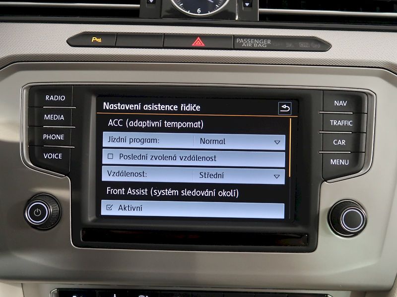 Volkswagen Passat (2016) COMFORTLINE 2.0TDI 110KW TAŽNÉ - fotka 34 z 39