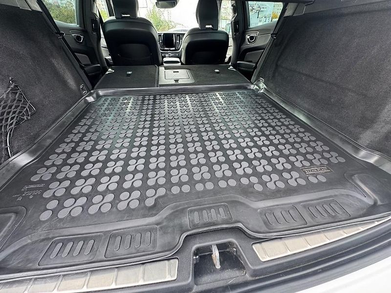 Volvo XC60 (2020) XC60 B4 Drive-E mHEV aut. Mome - fotka 22 z 27