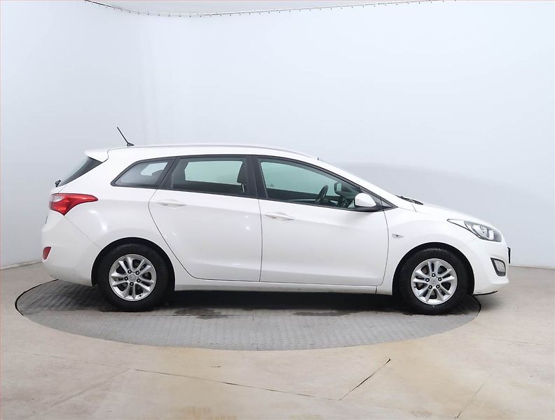 Hyundai i30 (2014) 1.6 CRDi, Tempomat - fotka 6 z 14