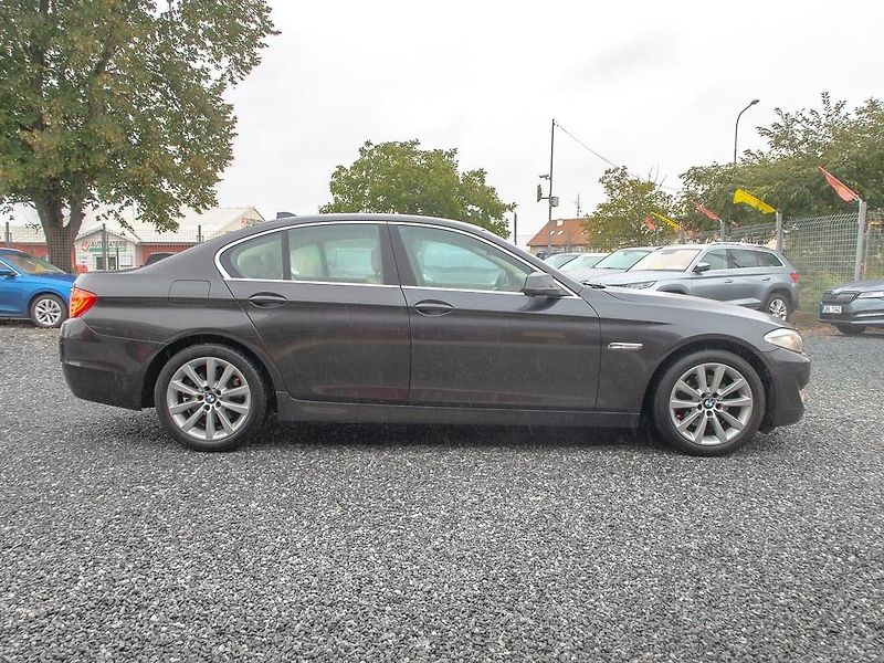 BMW Řada 5 (2010) 3.0i mat – NAVI - fotka 4 z 49