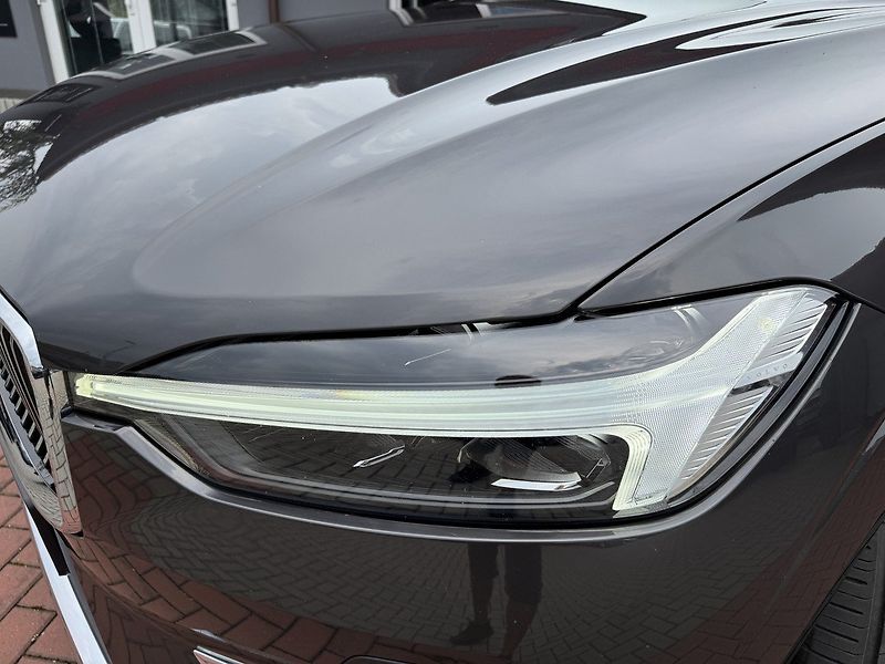 Volvo XC60 (2021) 2.0D B4 AWD Inscription - fotka 34 z 47