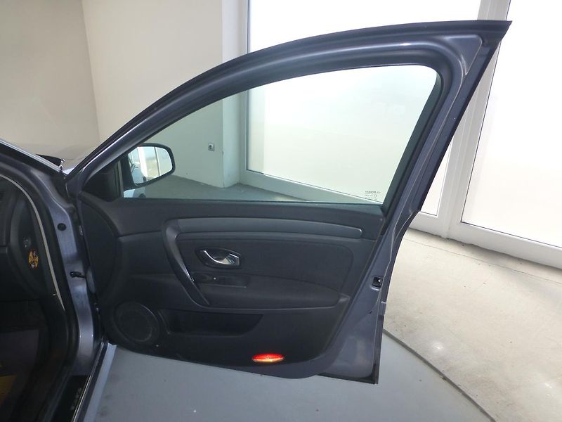 Renault Laguna (2008) 1,5DCI-81KW*PARK.S**ALU**TAŽNÉ - fotka 18 z 26