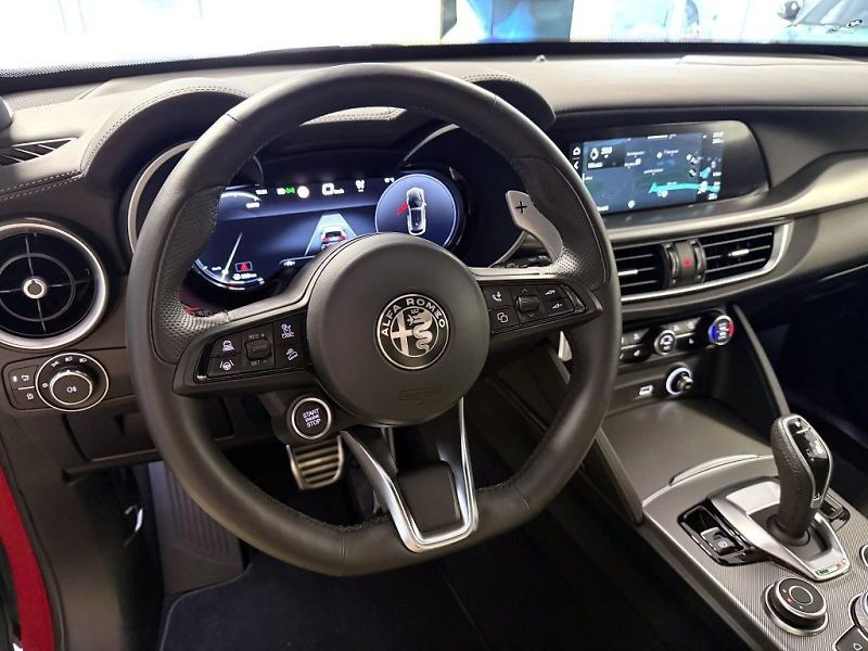 Alfa Romeo Stelvio (2024) 2.0T 280k AT8 ZF Q4 4x4 Veloce - fotka 17 z 20