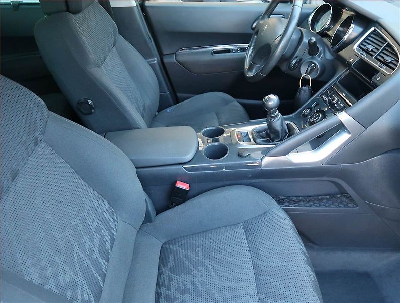 Peugeot 3008 (2012) 2.0 HDi, Navi, Tempomat - fotka 9 z 13