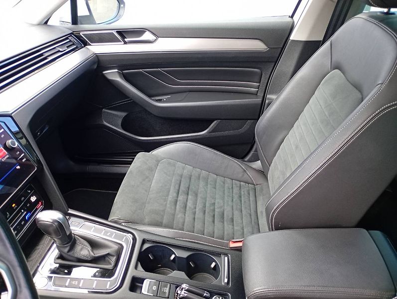 Volkswagen Passat (2021) 2.0 TDI DSG Elegance tažné MAT - fotka 18 z 34