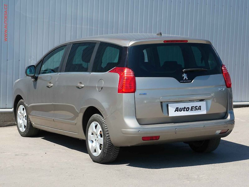 Peugeot 5008 (2015) 1.6 BlueHDi, ČR, Allure, navi - fotka 6 z 21