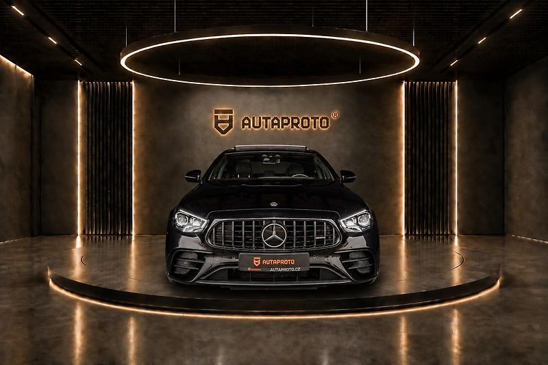 Mercedes-Benz Třídy E (2022) 53-AMG-4M-PANO-DIS-360-GTsport - fotka 2 z 14