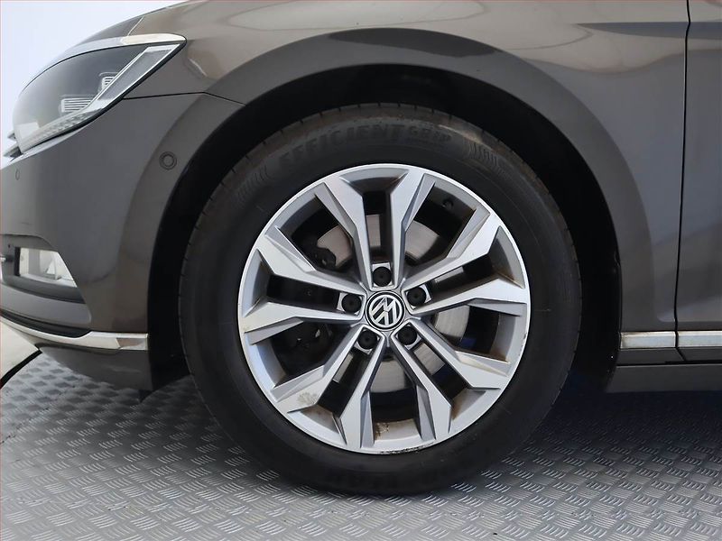 Volkswagen Passat (2016) 2.0 TDI, Automat, Serv.kniha - fotka 15 z 22