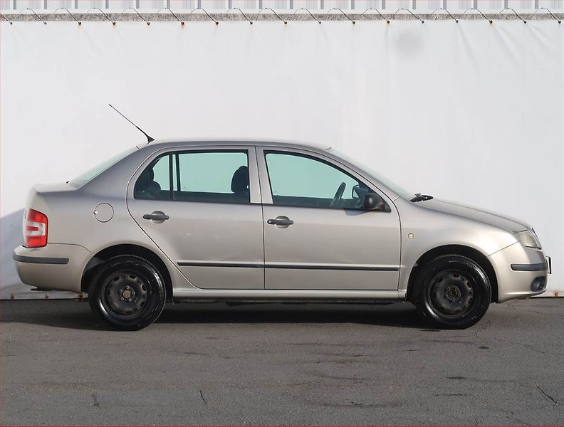 Škoda Fabia (2005) 1.2 12V, nová STK, zamluveno - fotka 6 z 13