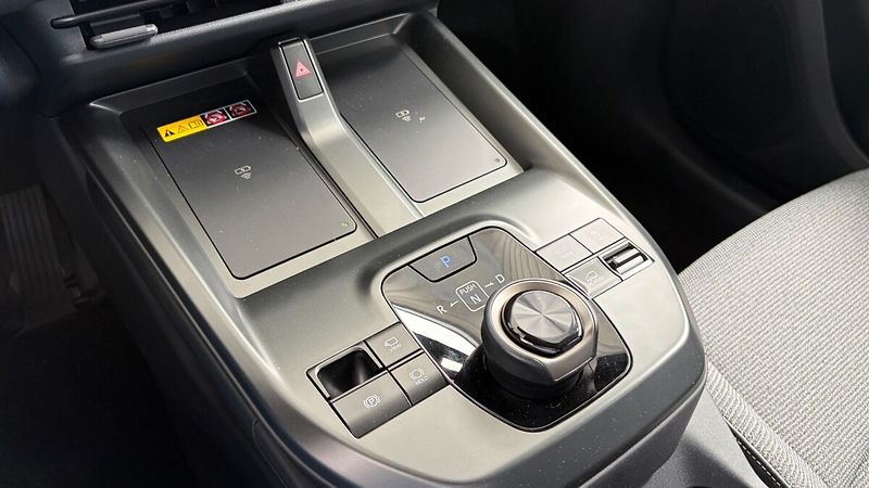 Toyota bZ4X Touring Style 74.7 kWh AWD - fotka 14 z 18