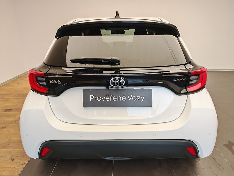 Toyota Yaris 1.5 Hybrid e-CVT Style - fotka 5 z 35
